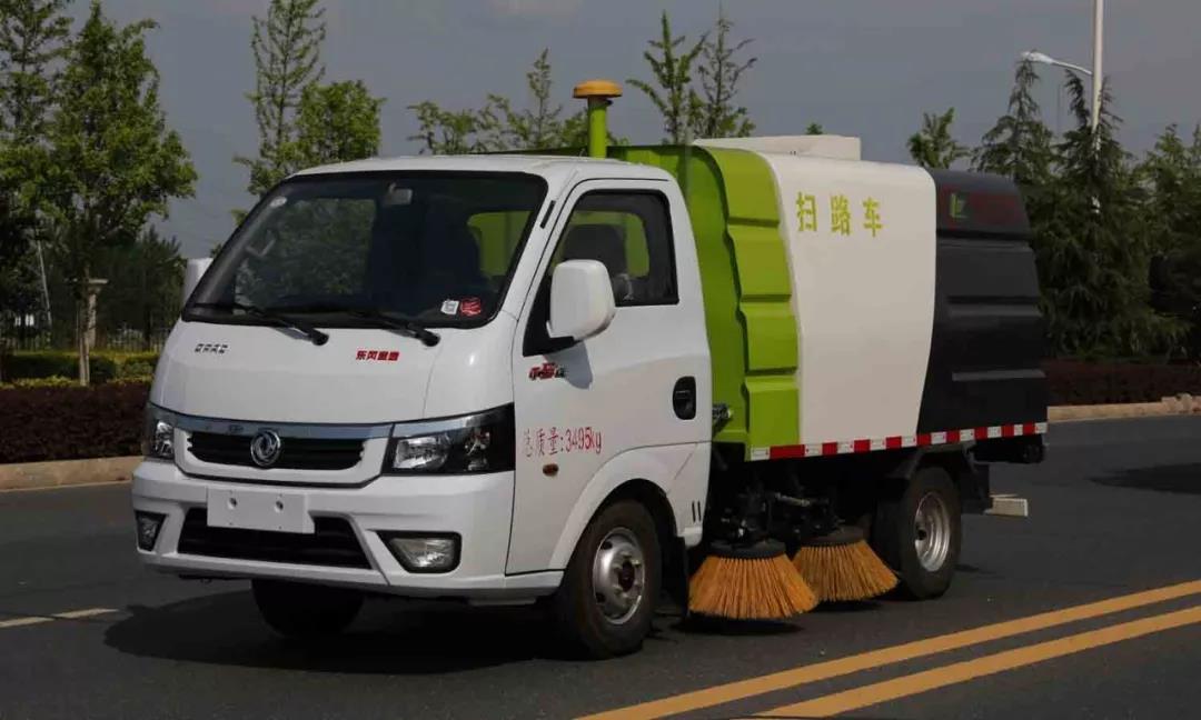 程力批量環(huán)衛(wèi)車助力“2018世界華人尋根節(jié)“環(huán)衛(wèi)清潔，為中國專汽之都增添榮耀受到社會各界廣泛贊譽