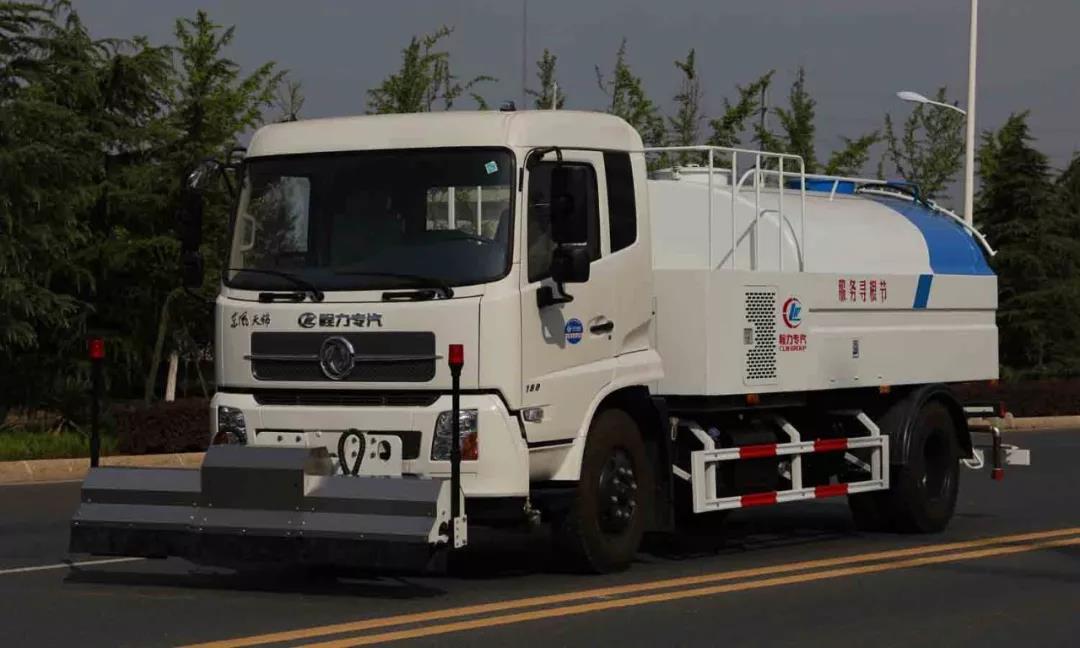 程力批量環(huán)衛(wèi)車助力“2018世界華人尋根節(jié)“環(huán)衛(wèi)清潔，為中國專汽之都增添榮耀受到社會各界廣泛贊譽